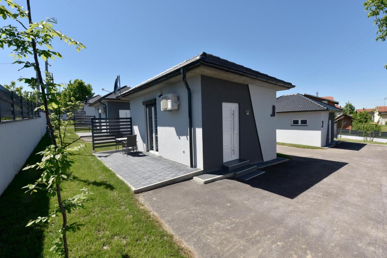 Apartmani I Bungalovi Trojka Μπάνια Λούκα Εξωτερικό φωτογραφία