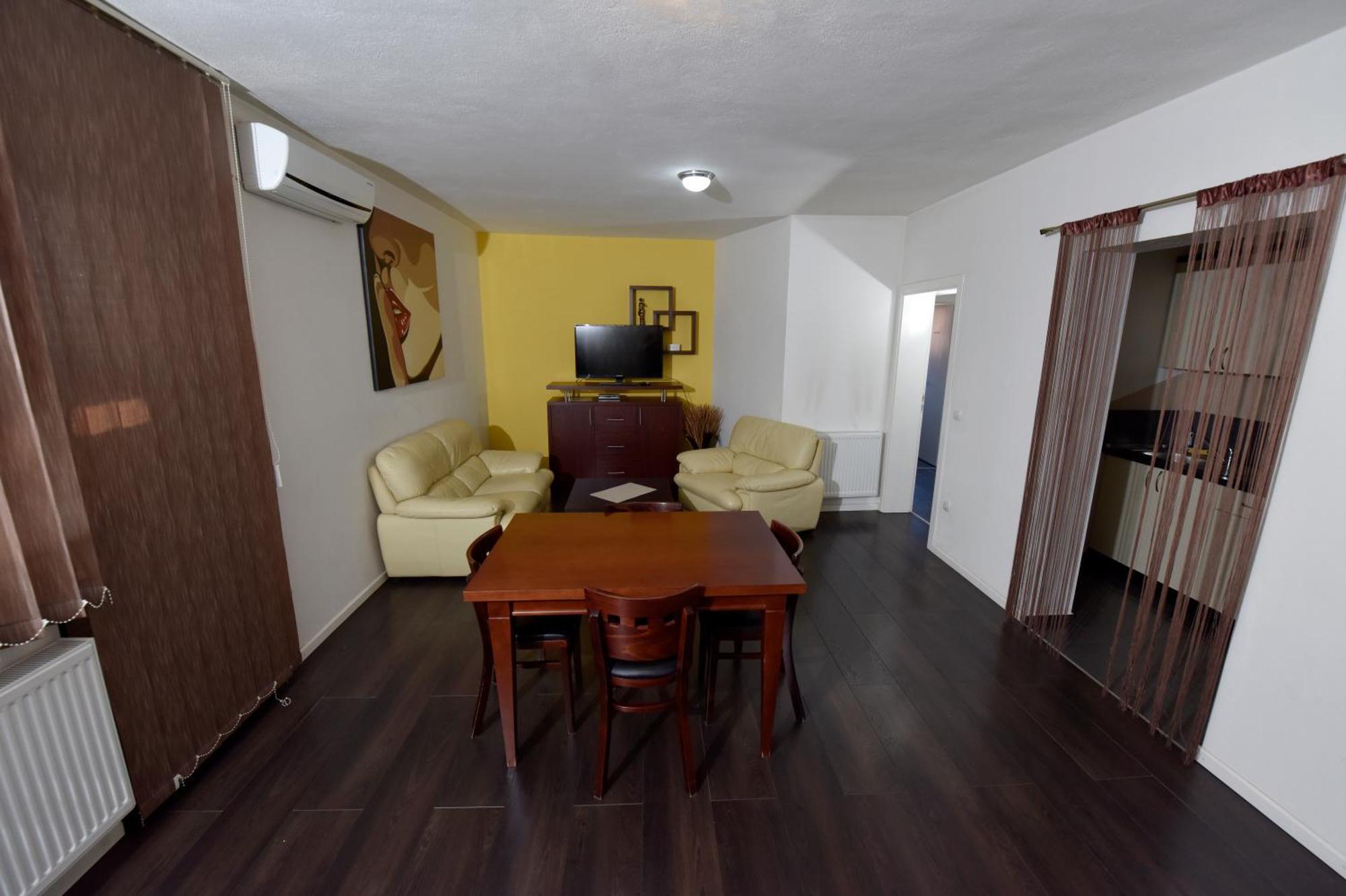 Apartmani I Bungalovi Trojka Μπάνια Λούκα Δωμάτιο φωτογραφία